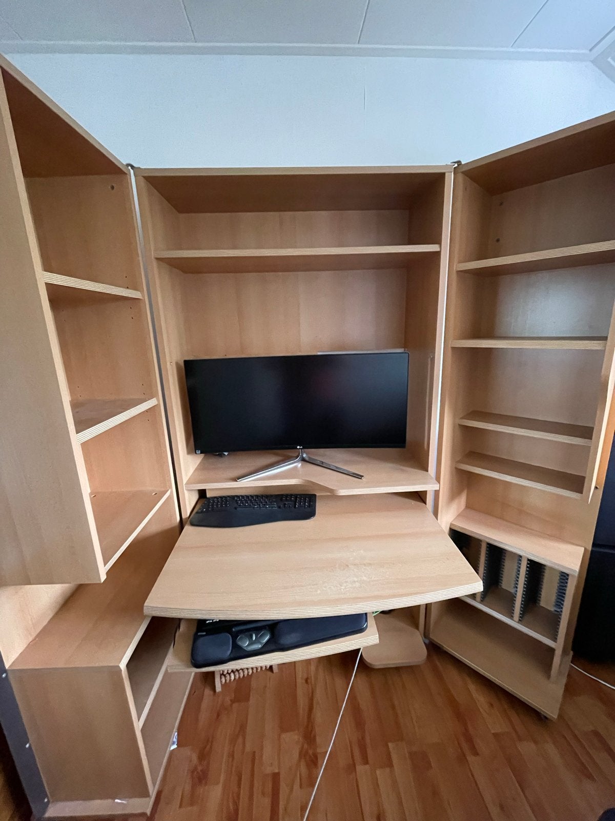 Gratis af te halen: Bijzondere computerkast met scharnieren, Ophalen, Gebruikt, 70 tot 120 cm, 170 cm of meer