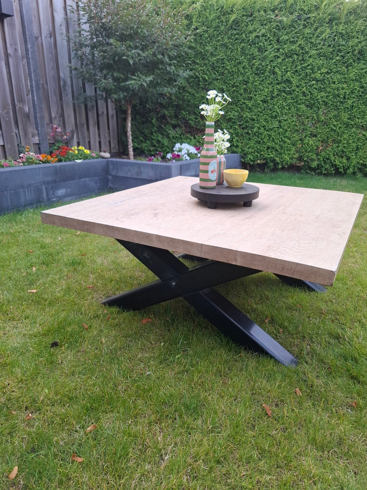 Robuuste vierkante salontafel met eikenhouten blad, Huis en Inrichting, Ophalen, Gebruikt, 50 tot 100 cm, Vierkant