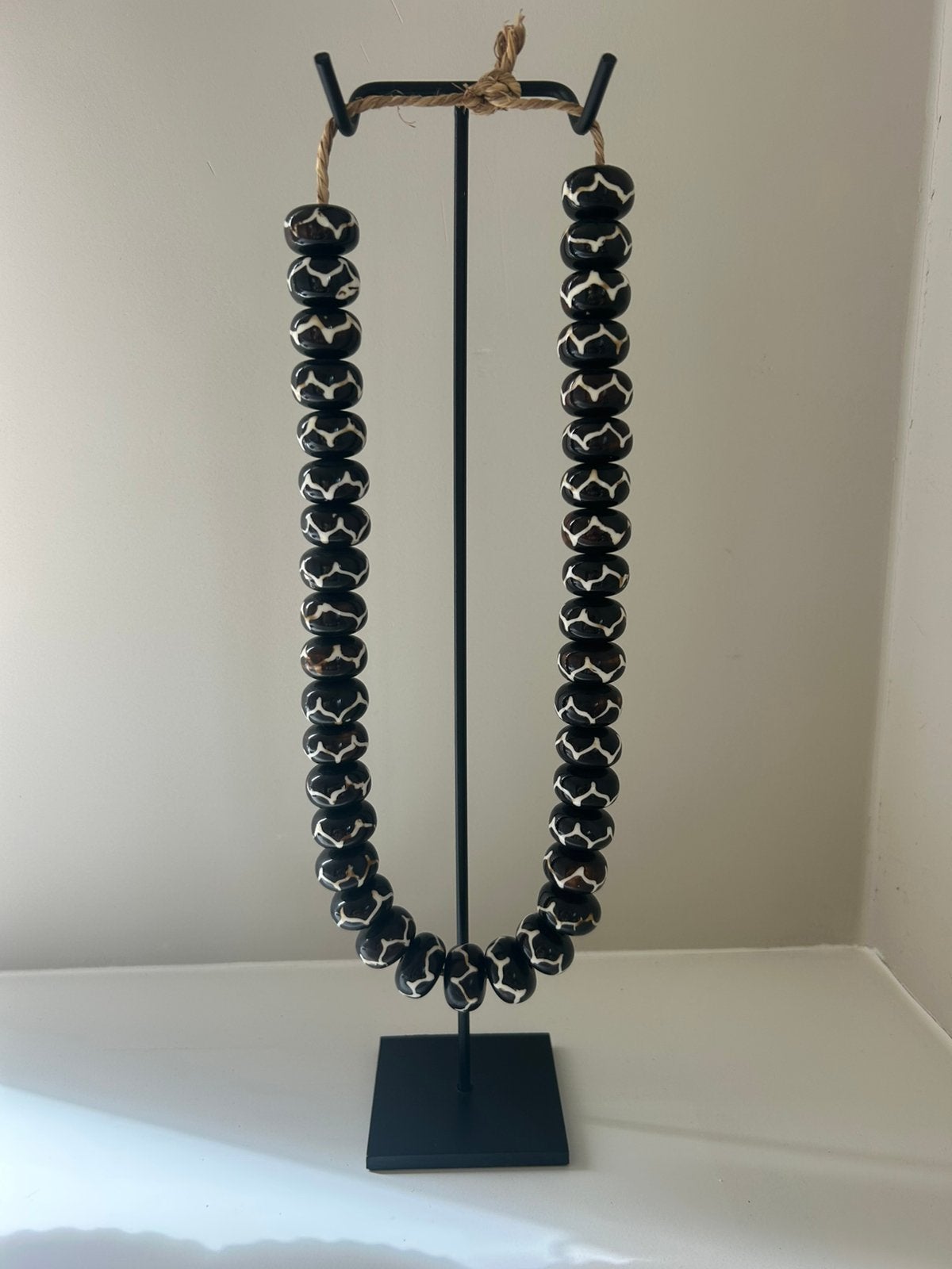 Ornament op voet. Kralen ketting, Huis en Inrichting, Woonaccessoires | Overige, Ophalen of Verzenden, Zo goed als nieuw