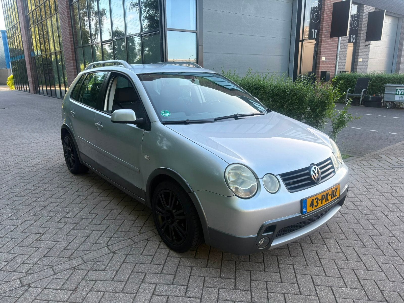 Volkswagen Polo 1.4 FUN 55KW 2004 Grijs nieuwe apk!!, Auto's, Voorwielaandrijving, 15 km/l, 74 pk, 4 cilinders