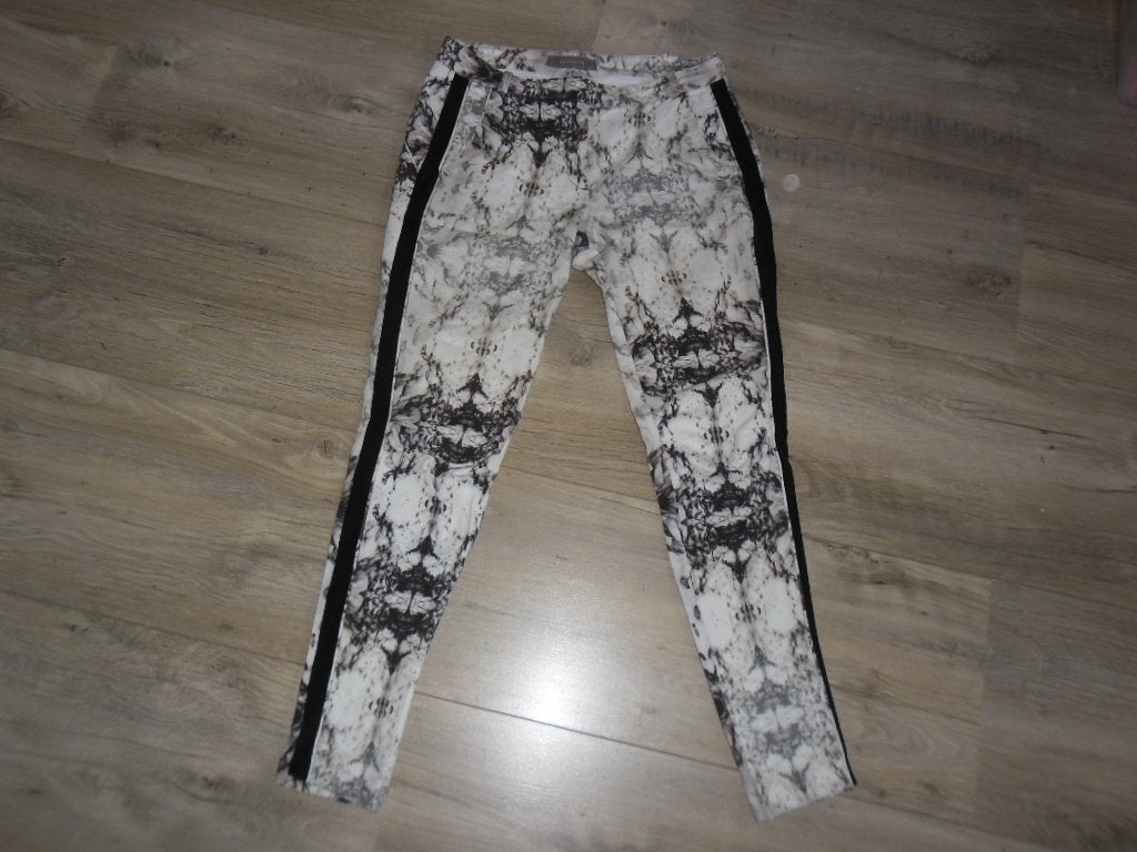 Gustav Beige Broek Met Zwarte Bies Maat 38, Kleding | Dames, Broeken en Pantalons, Maat 38/40 (M), Zwart, Gustav, Ophalen of Verzenden
