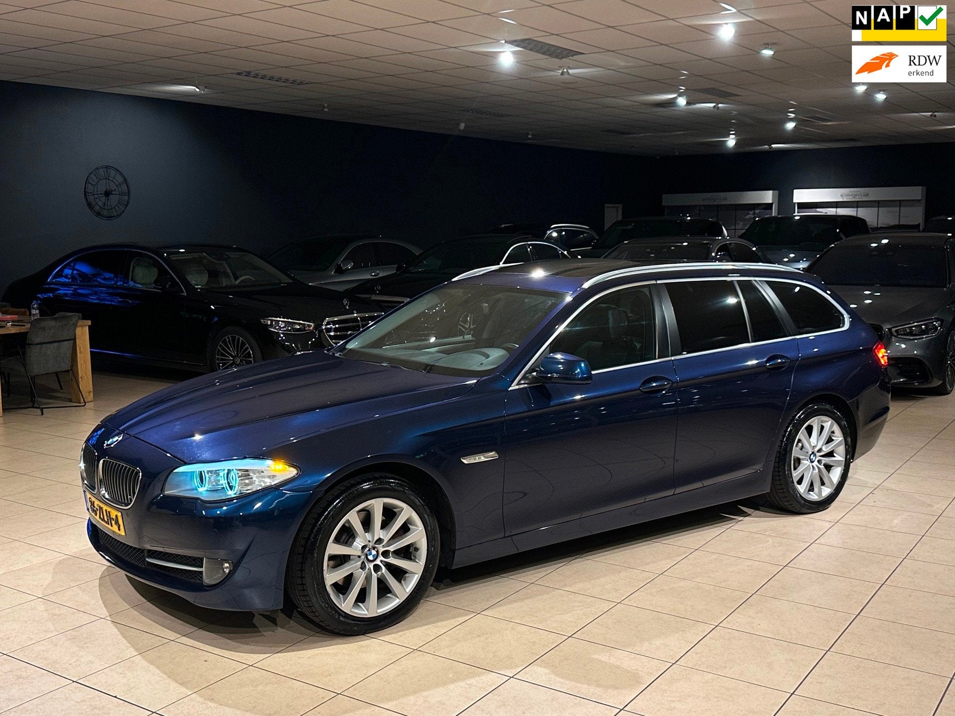 BMW 5-serie Touring 520i High Executive/PANO/TREKHAAK/LEDER/, Automaat, Euro 5, Gebruikt, Zwart