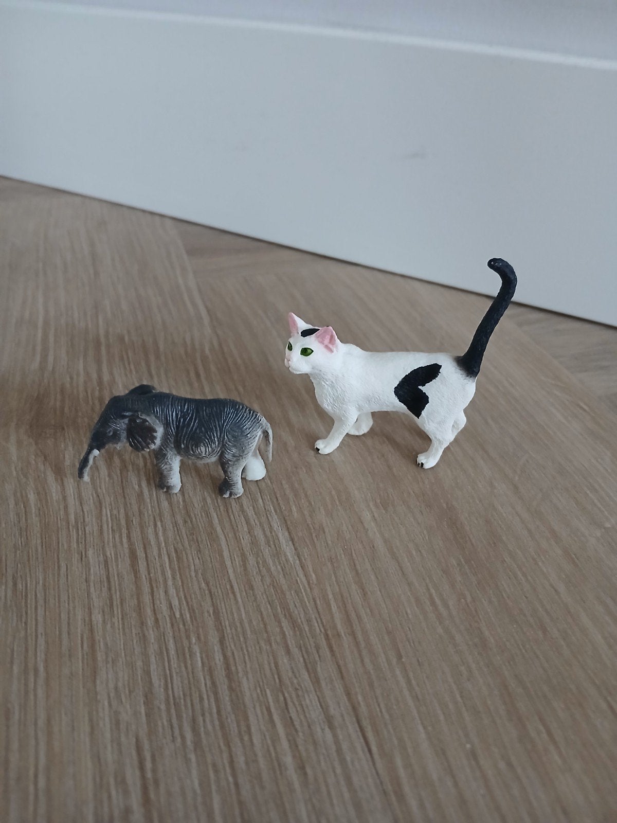 Schleich dieren: Kat en Olifant speelfiguren, Ophalen of Verzenden, Zo goed als nieuw, Jongen of Meisje