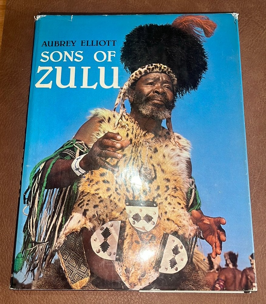 Boek - Sons of Zulu - Aubrey Elliot - 1987, Ophalen of Verzenden, Gelezen, Afrika