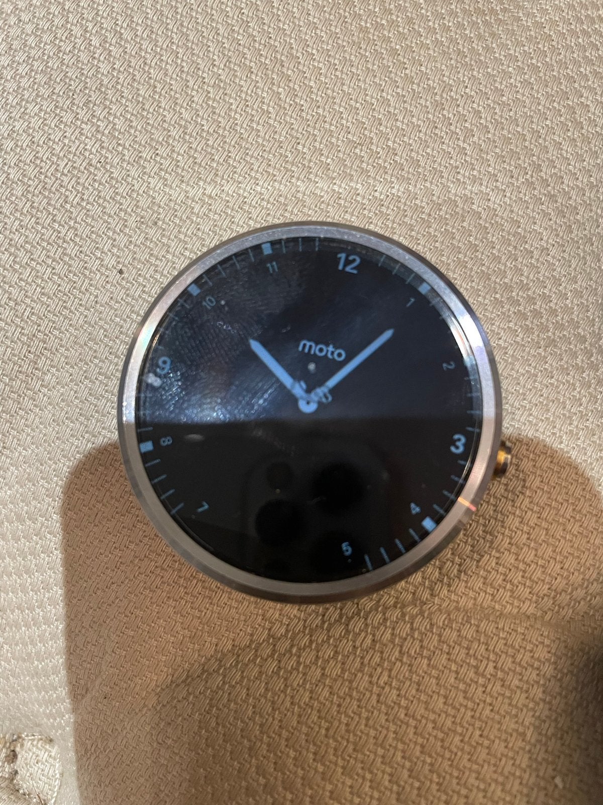 Goed werkende Motorola Moto smartwatch met oplader, Ophalen of Verzenden, Zo goed als nieuw