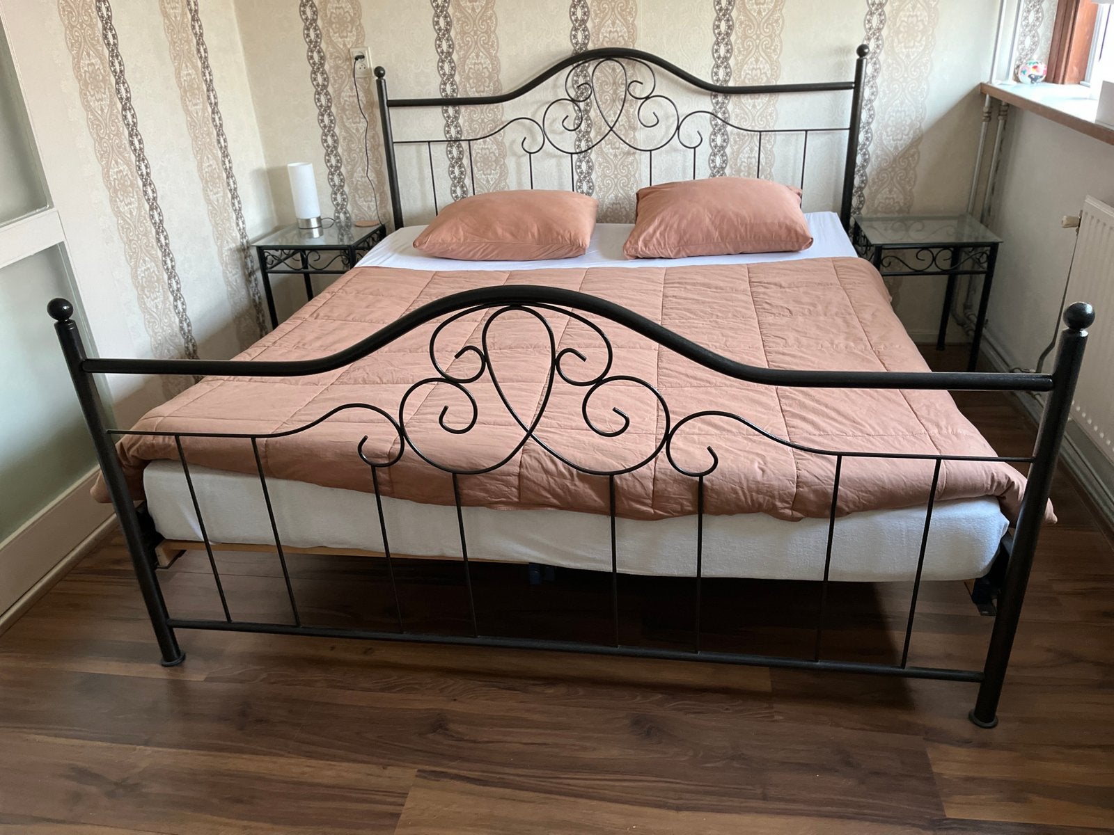 Vintage Bedframe ijzer/geslagen brons 180/200 donker bruin., Antiek en Kunst, Antiek | Meubels | Bedden, Ophalen