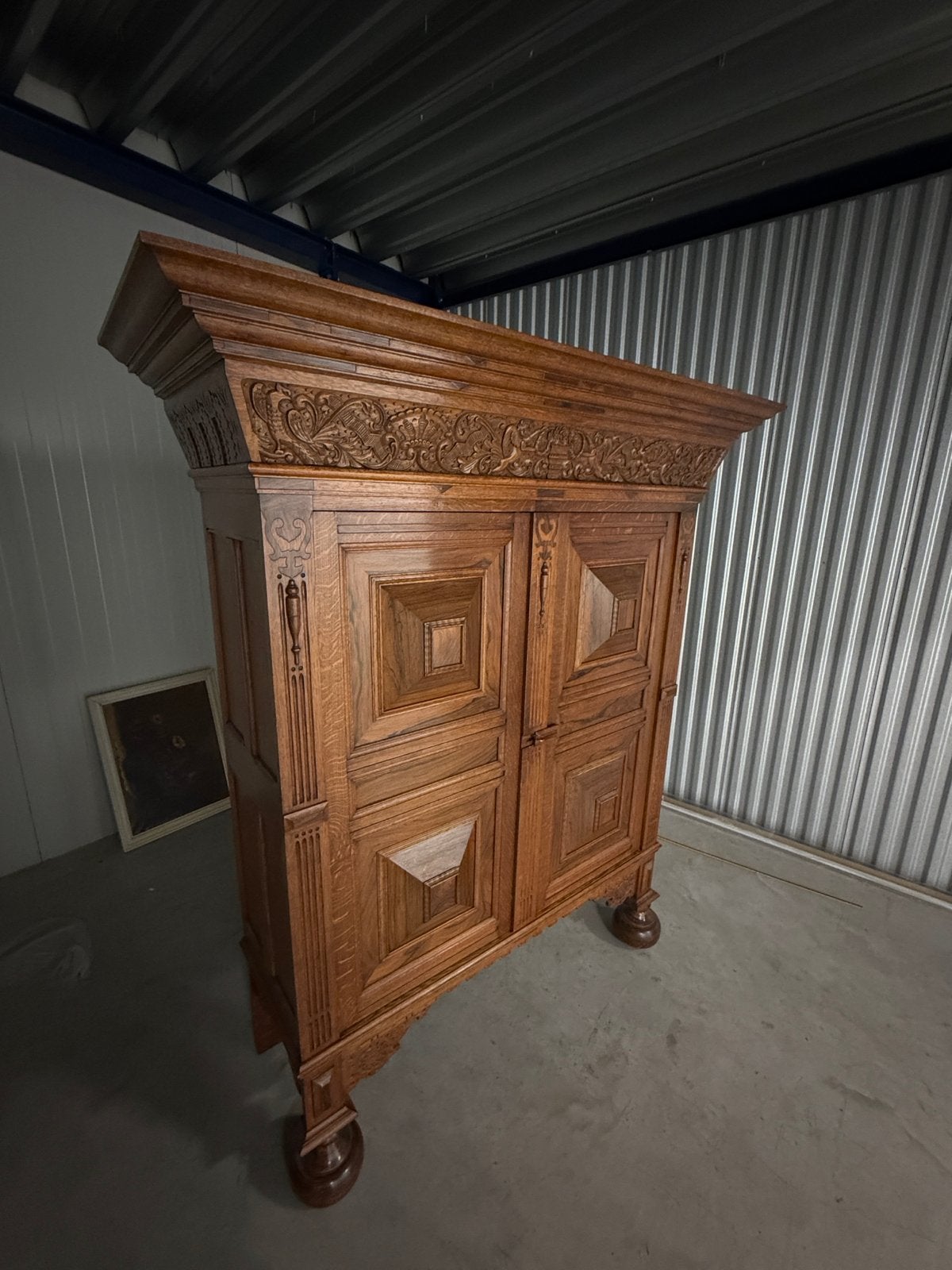Antieke Kast met Rijkelijk Snijwerk bovenzijde kan eraf, Ophalen