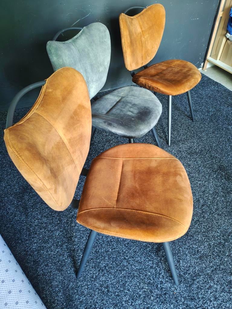 3 eetkamer/eettafel stoelen, Ophalen, Zo goed als nieuw, Bruin