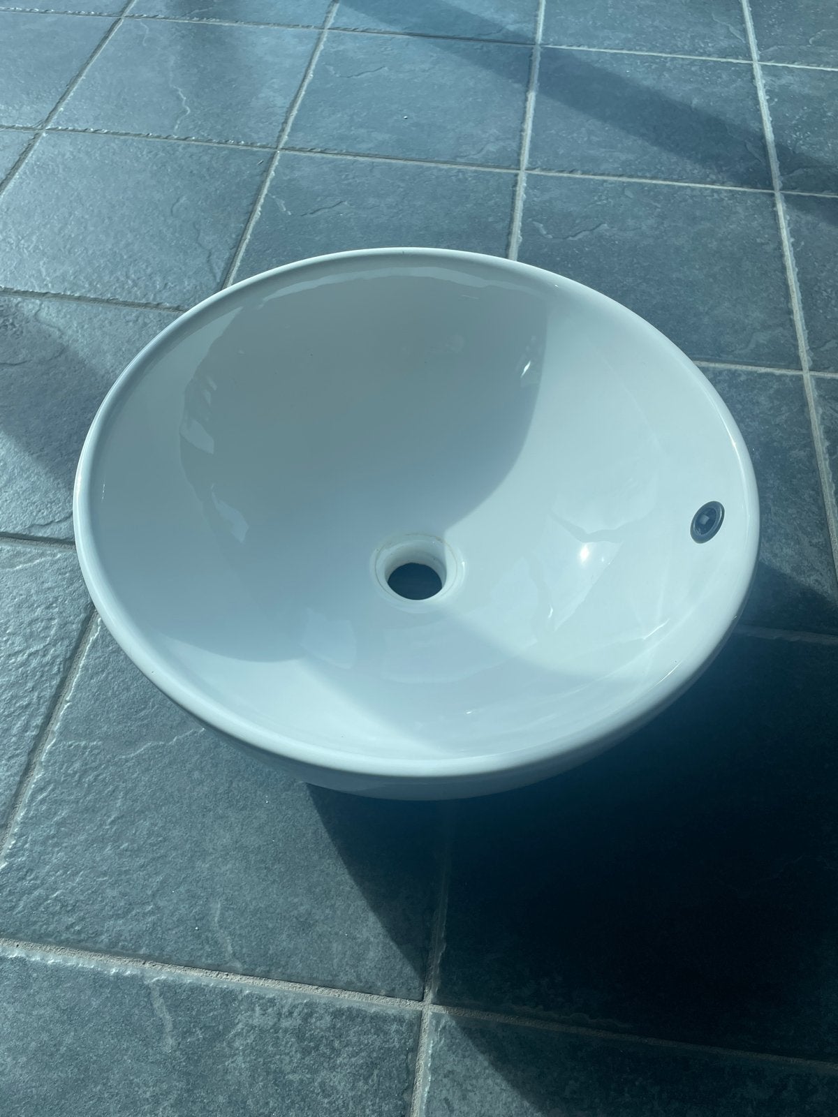 Witte keramische waskom - Zo goed als nieuw, Ophalen of Verzenden, Zo goed als nieuw, Wastafel