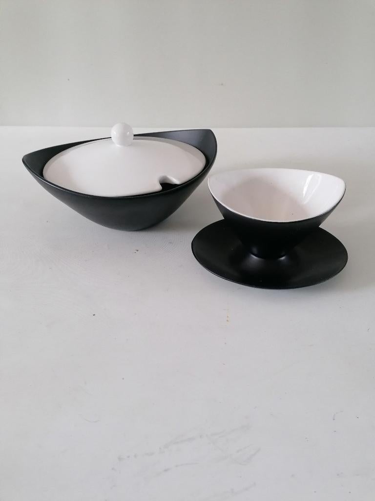 dekschaal en sauskom van Regina Gouda, Antiek en Kunst, Antiek | Servies los, Ophalen of Verzenden