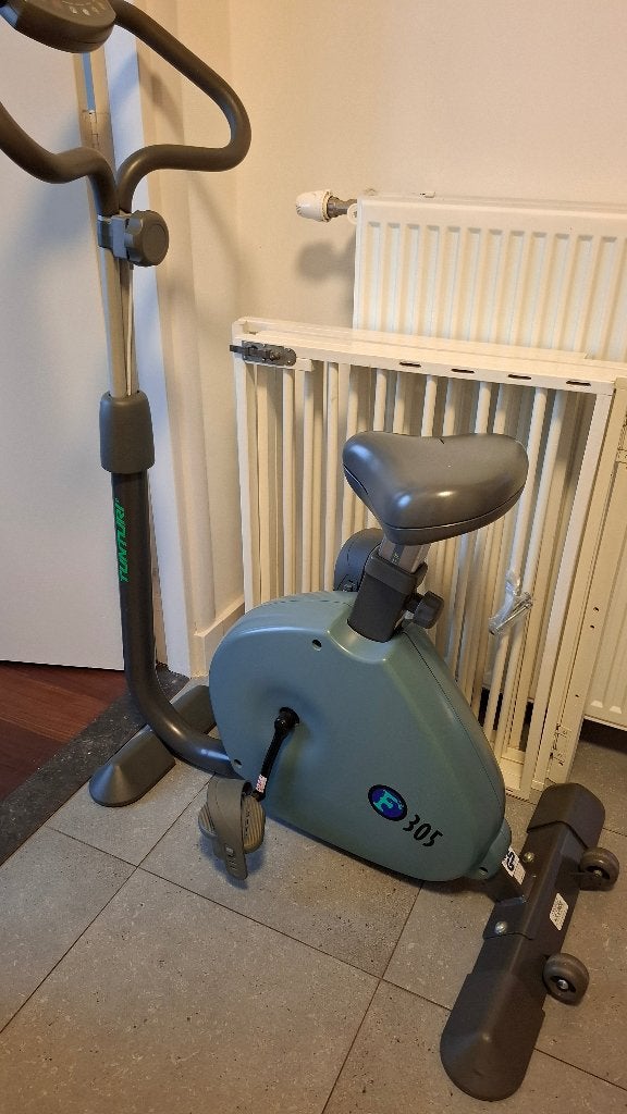 Hometrainer Tunturi F305, Sport en Fitness, Fitnessapparatuur, Ophalen, Gebruikt, Metaal, Buik