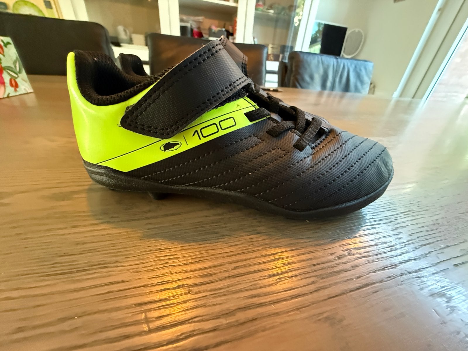 Kipsta Voetbalschoenen Maat 31, Sport en Fitness, Ophalen, Zo goed als nieuw, Schoenen