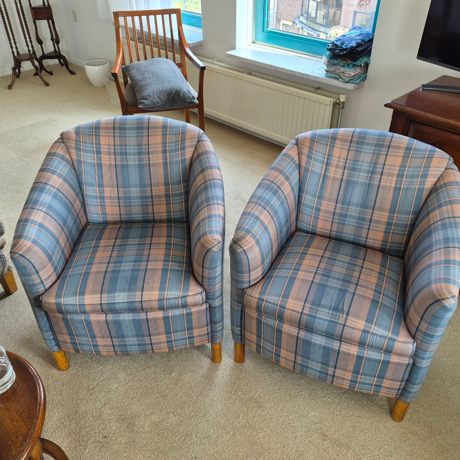 Twee geruite fauteuils - blauw/oranje, Huis en Inrichting, Fauteuils, Ophalen, Gebruikt, 75 tot 100 cm, Klassiek, Geruit