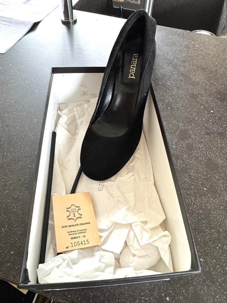 Panara nieuwstaat zwarte suede pumps schoenen 38,5 chcs, Pumps, Panara, Zwart, Ophalen of Verzenden