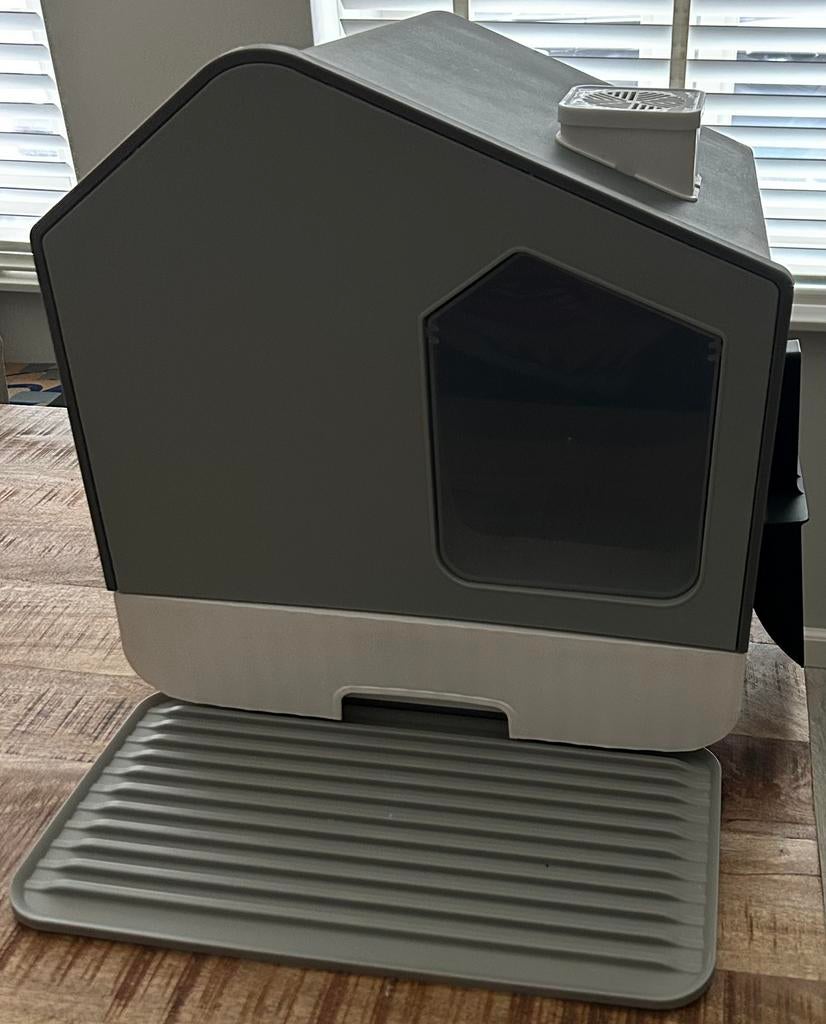 Leuke kattenbak vorm van huisje met schepje en mat, Ophalen, Zo goed als nieuw