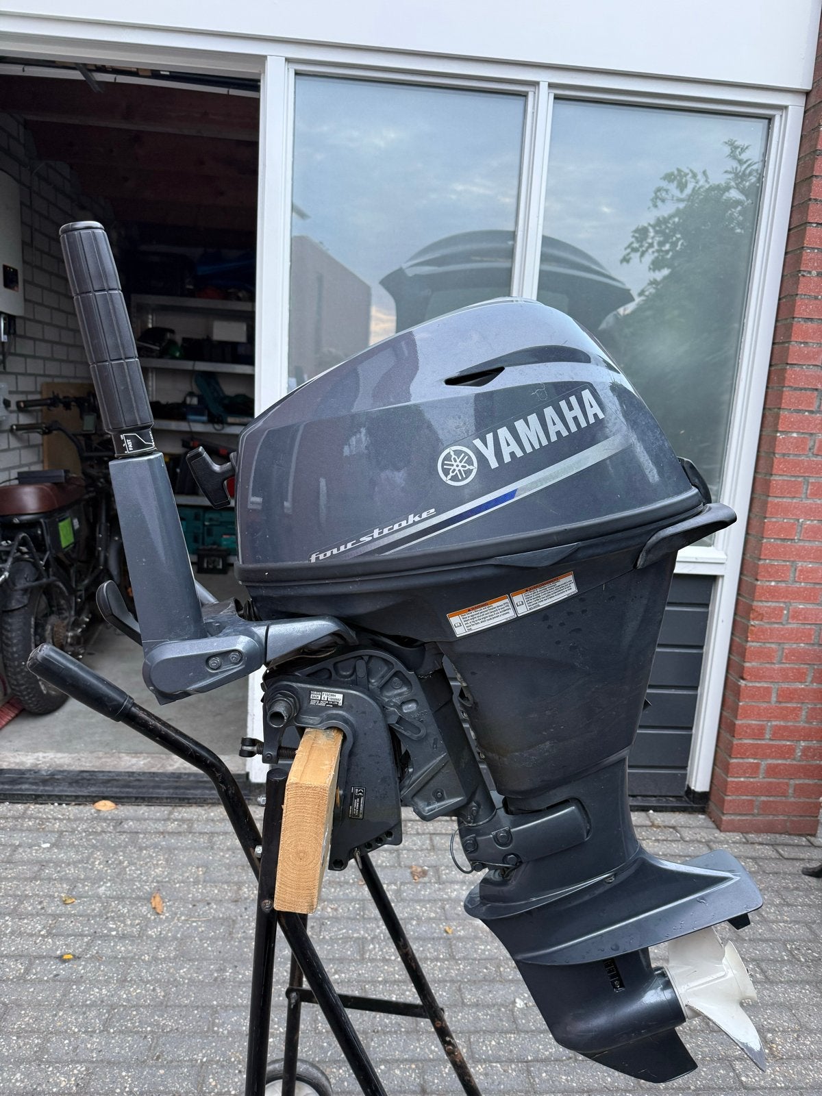 Yamaha F15CMH Buitenboordmotor - 15 PK, 4-takt, Ophalen, 10 tot 30 pk, Gebruikt, Viertaktmotor
