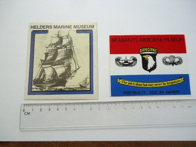 sticker oud Leger museum den helder marine hapert airborne, Verzamelen, Stickers, Verzenden, Zo goed als nieuw, Bedrijf of Vereniging
