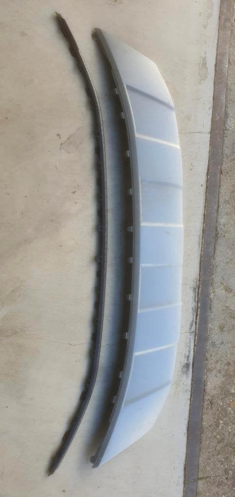 Bumperonderlip voor+zwarte sierstrip VW Tiguan 5NA facelift, Auto-onderdelen, Carrosserie en Plaatwerk, Gebruikt, Wolfsburg, Ophalen of Verzenden