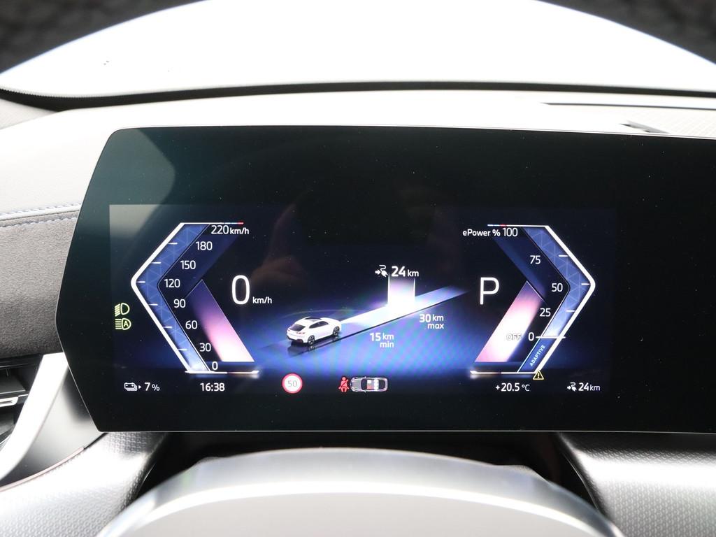 BMW iX2 eDrive20 M Sport (bj 2025, automaat), Wit, Origineel Nederlands, SUV of Terreinwagen, 1 cilinders