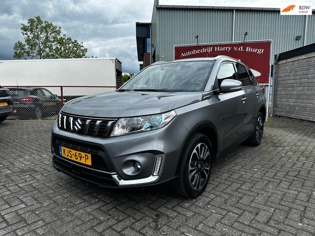 Suzuki Vitara 1.4 Boosterjet Stijl Automaat | Panorama | Cam, Auto's, Suzuki, Gebruikt, 4 cilinders, Met garantie (alle), 400 kg