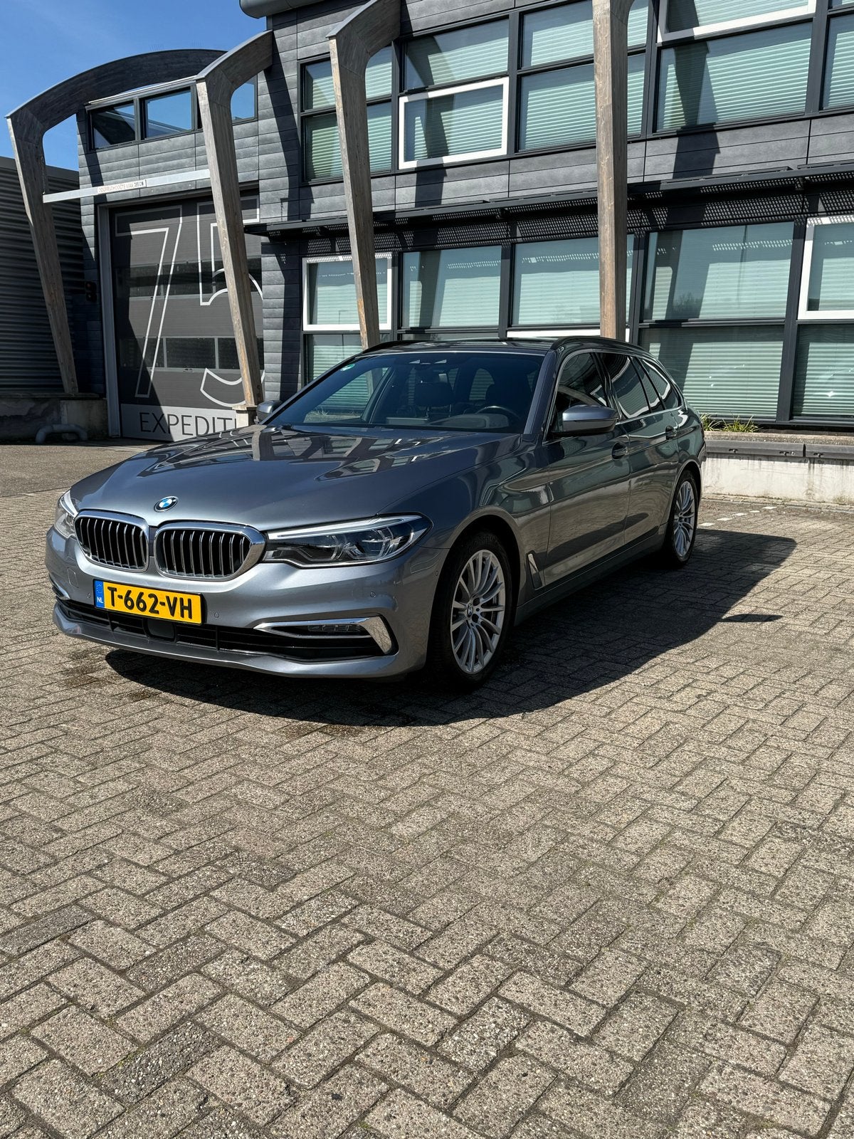 BMW 530i High Ex | Panorama | Head-Up | B&W | Winterset, 1998 cc, Achterwielaandrijving, Zwart, 4 cilinders