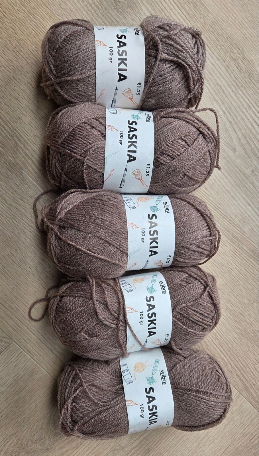 5 bollen Saskia wol - Bruin - 100 gr per bol, Hobby en Vrije tijd, Ophalen of Verzenden, Nieuw, Breien of Haken, Wol of Garen