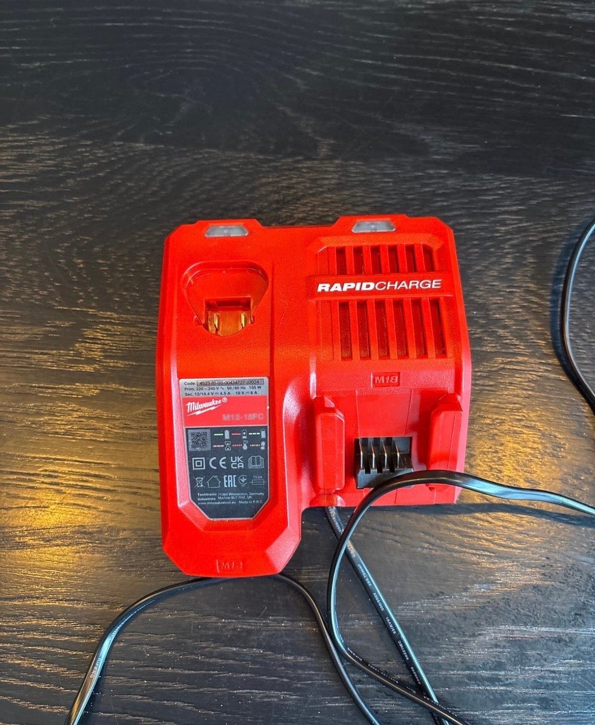 Milwaukee M12-18FC Accu Oplader NIEUW, Doe-het-zelf en Verbouw, Gereedschap | Overige machines, Ophalen, Nieuw