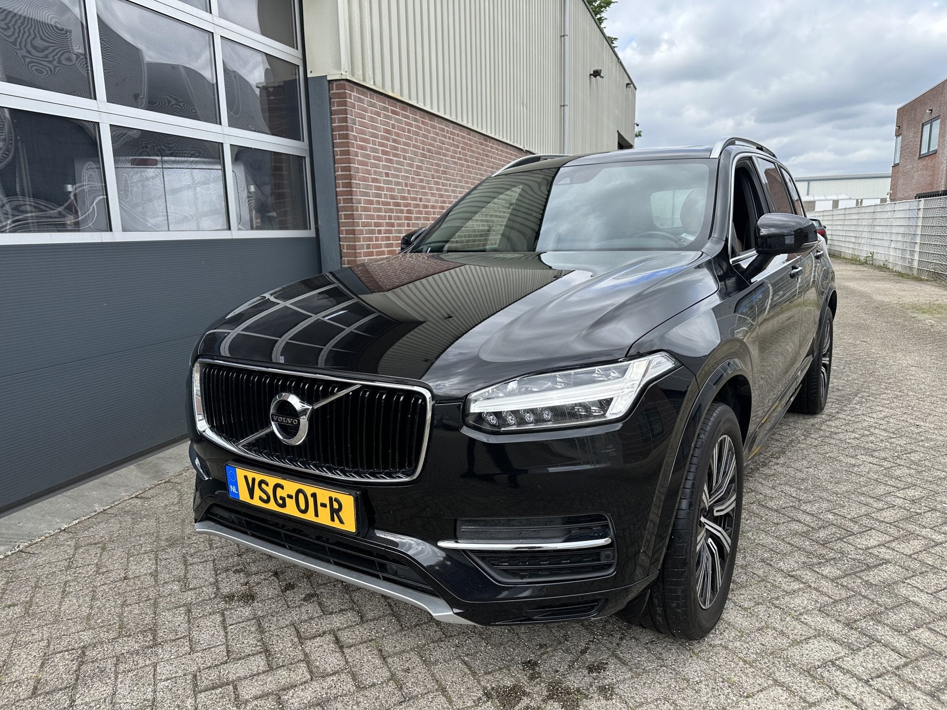 Volvo XC90 D5 AWD Aut. Grijs kenteken Pano,Navi,Leer,Camera,, Gebruikt, 4 cilinders, 1969 cc, 1912 kg