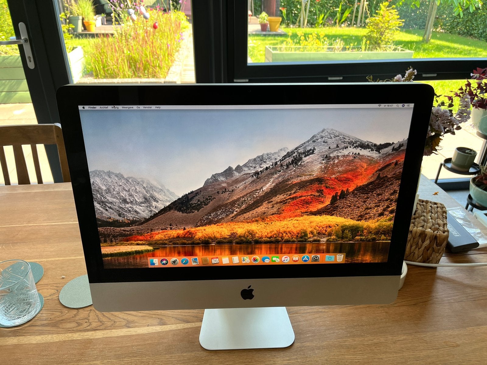 Imac 21.5".  Mid 2010, 2 tot 3 Ghz, HDD, IMac, Ophalen of Verzenden