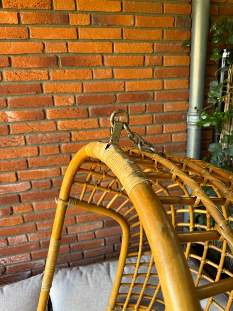 Rotan hangstoel met ketting en veer, Ophalen, Gebruikt, Rotan