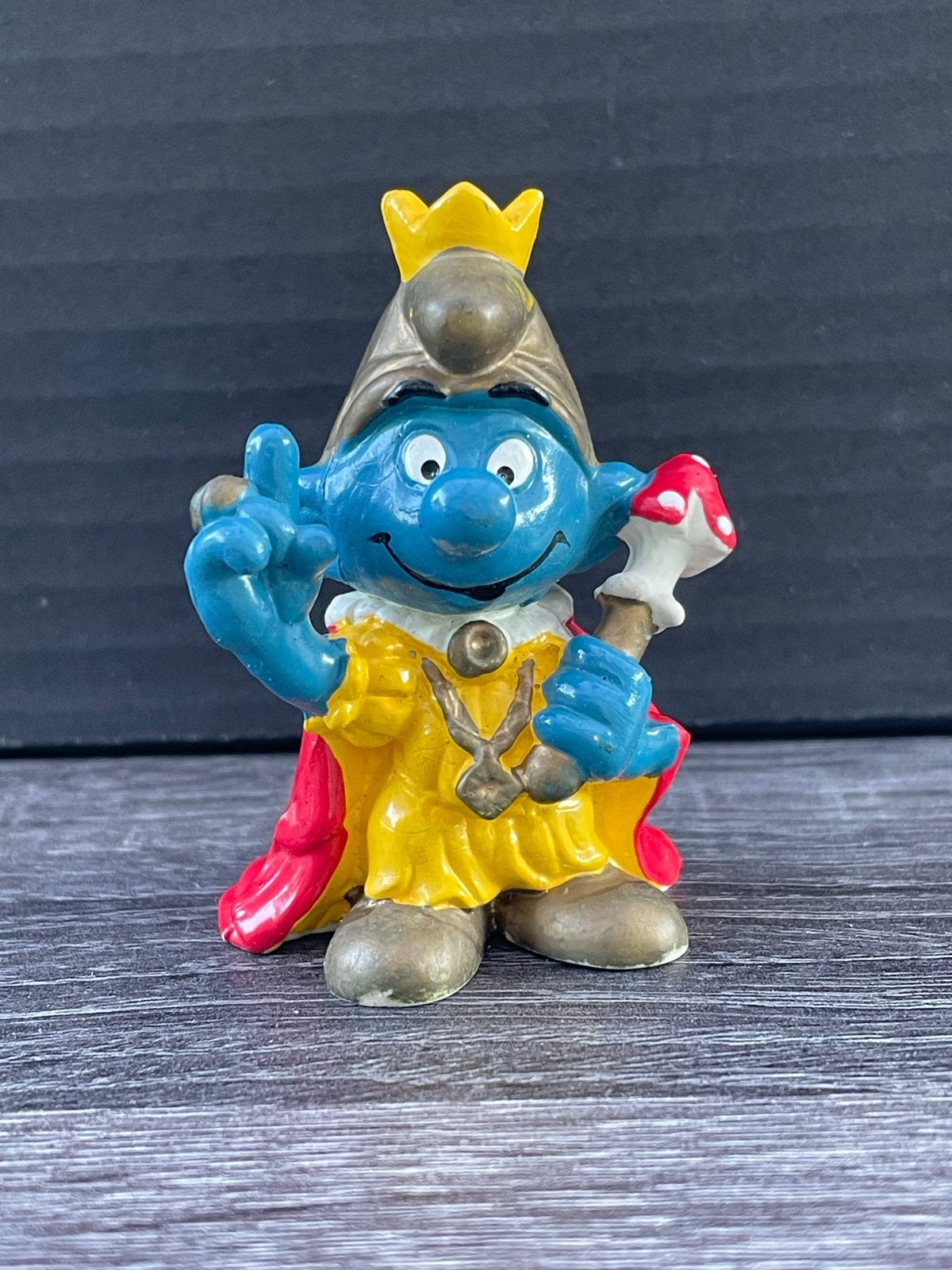 Vintage Smurf Koning Figuurtje - Zeldzaam en Gedetailleerd, Verzamelen, Smurfen, Gebruikt, Poppetje, Figuurtje of Knuffel, Overige Smurfen