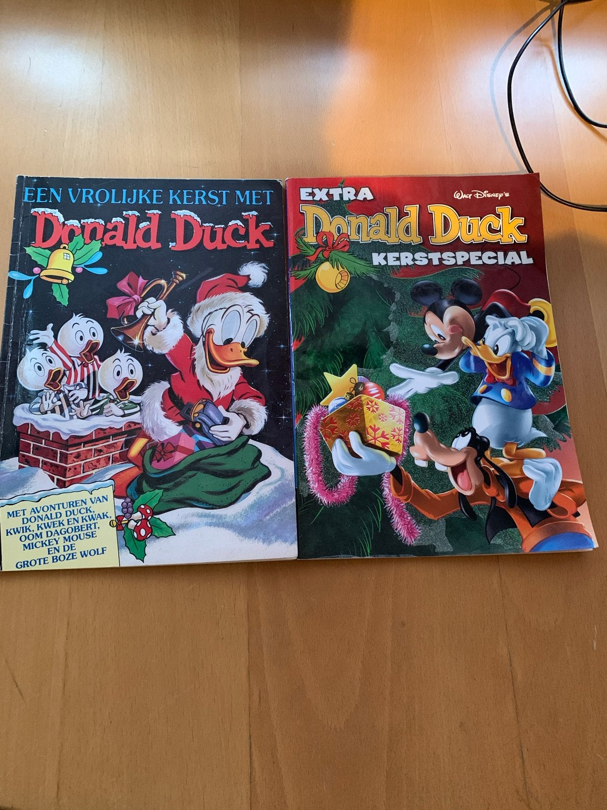 Donald Duck Kerststrips - 2 speciale edities, Boeken, Meerdere stripboeken, Ophalen of Verzenden, Gelezen