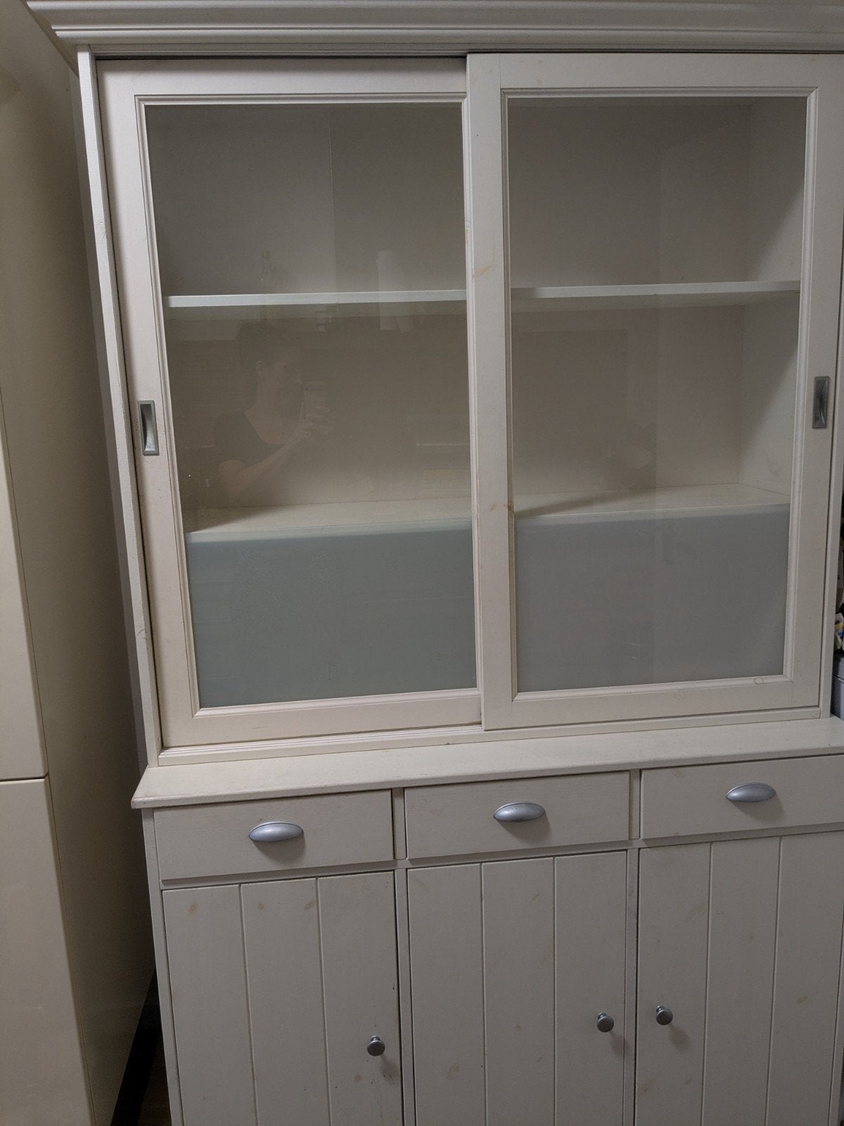 Crèmekleurige kast met schuifdeuren en lades, Huis en Inrichting, Ophalen, Gebruikt, 100 tot 150 cm, Landelijk