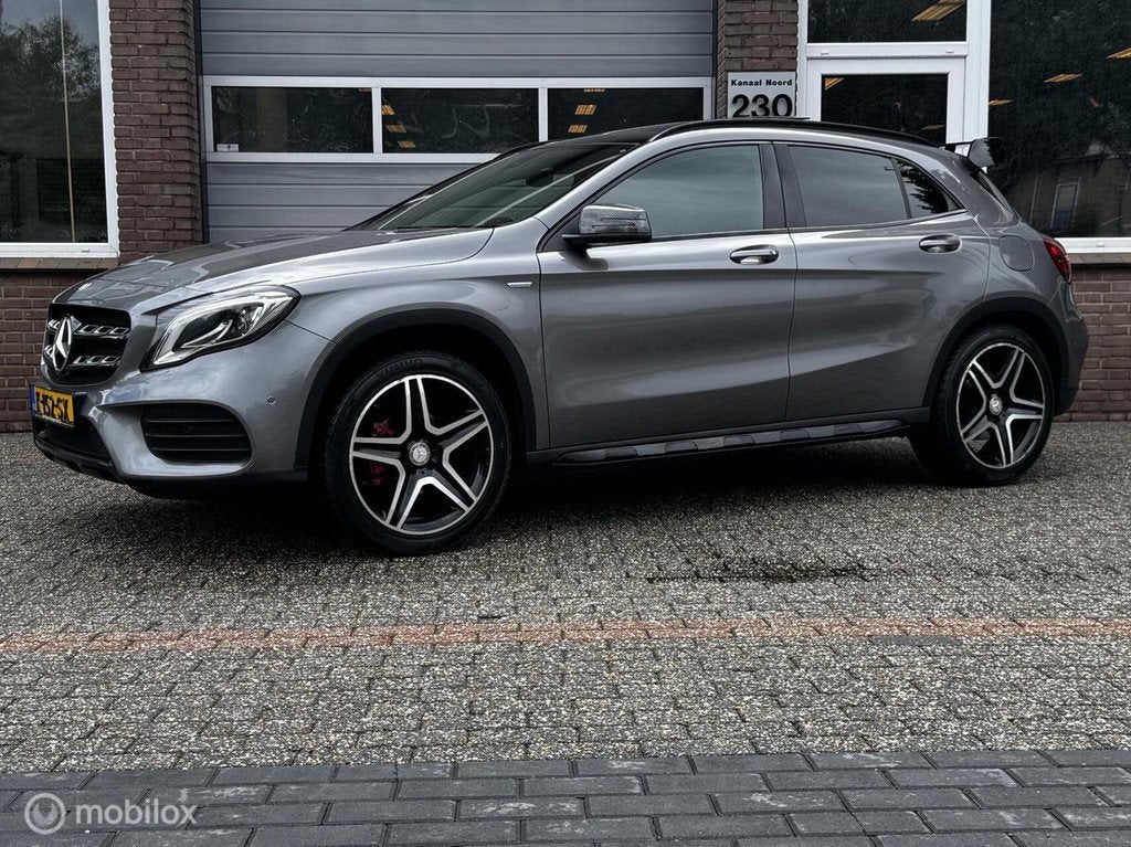 Mercedes GLA klasse 200 AMG AUT LEDER/PANO/CAMERA, Auto's, Mercedes-Benz, Gebruikt, Euro 6, 715 kg, Bedrijf