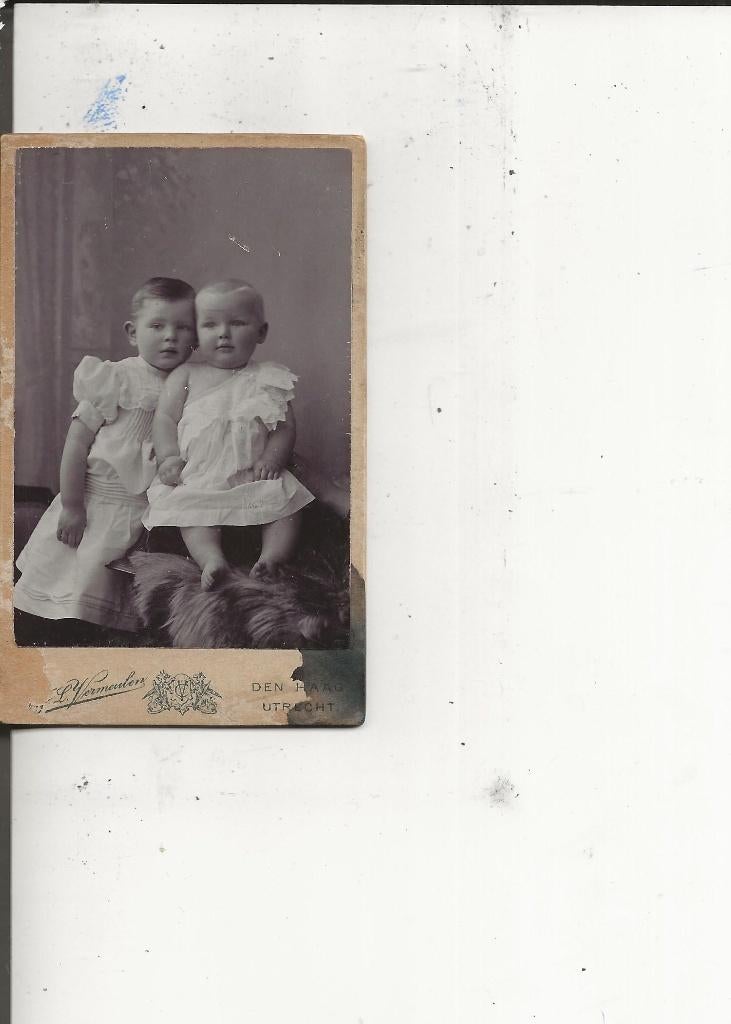 Den Haag CdV Twee zusjes op schapenvacht, Ophalen of Verzenden, Voor 1920, Ongelopen, Zuid-Holland