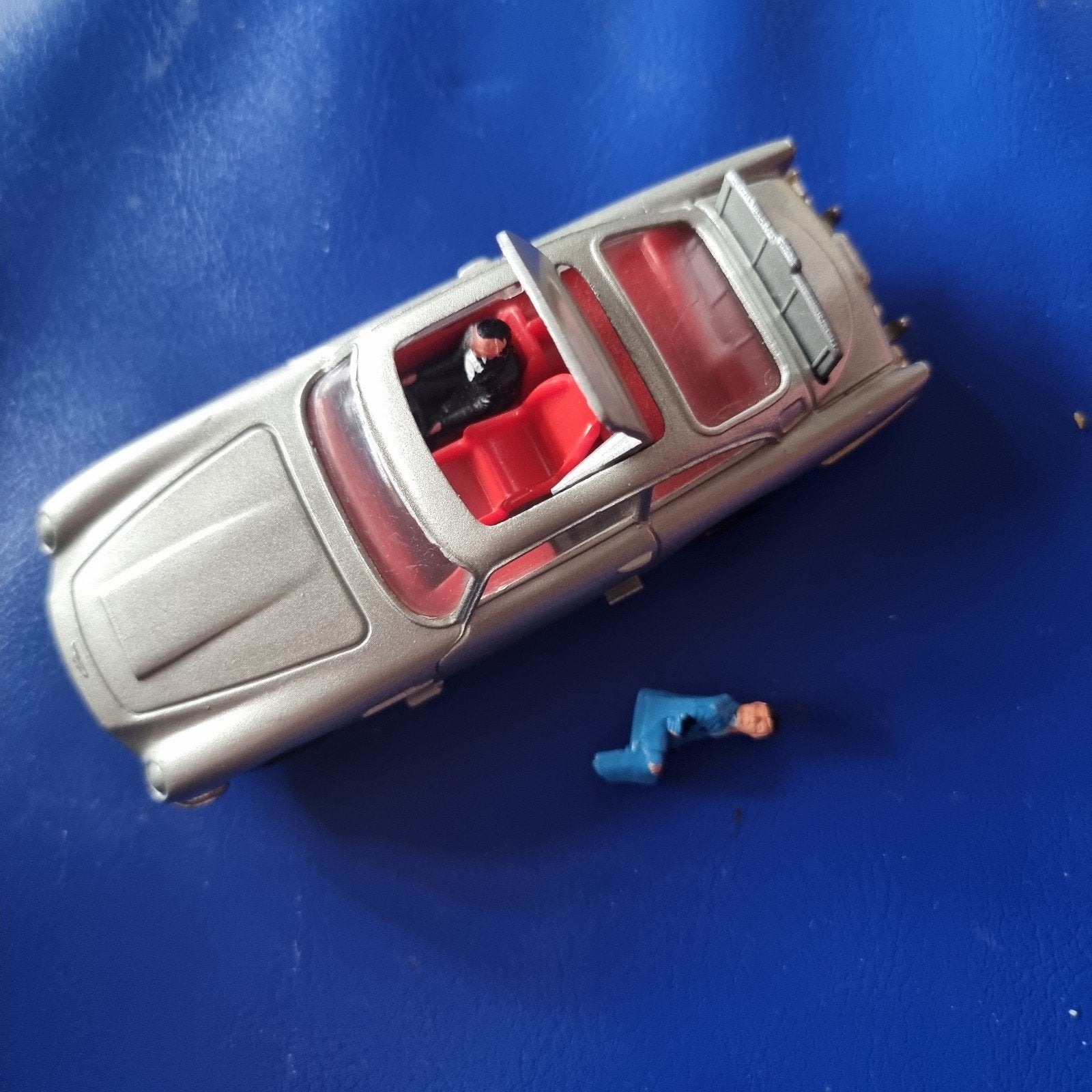 JAMES BOND ASTON MARTIN CORGI, Ophalen of Verzenden, Zo goed als nieuw, Auto