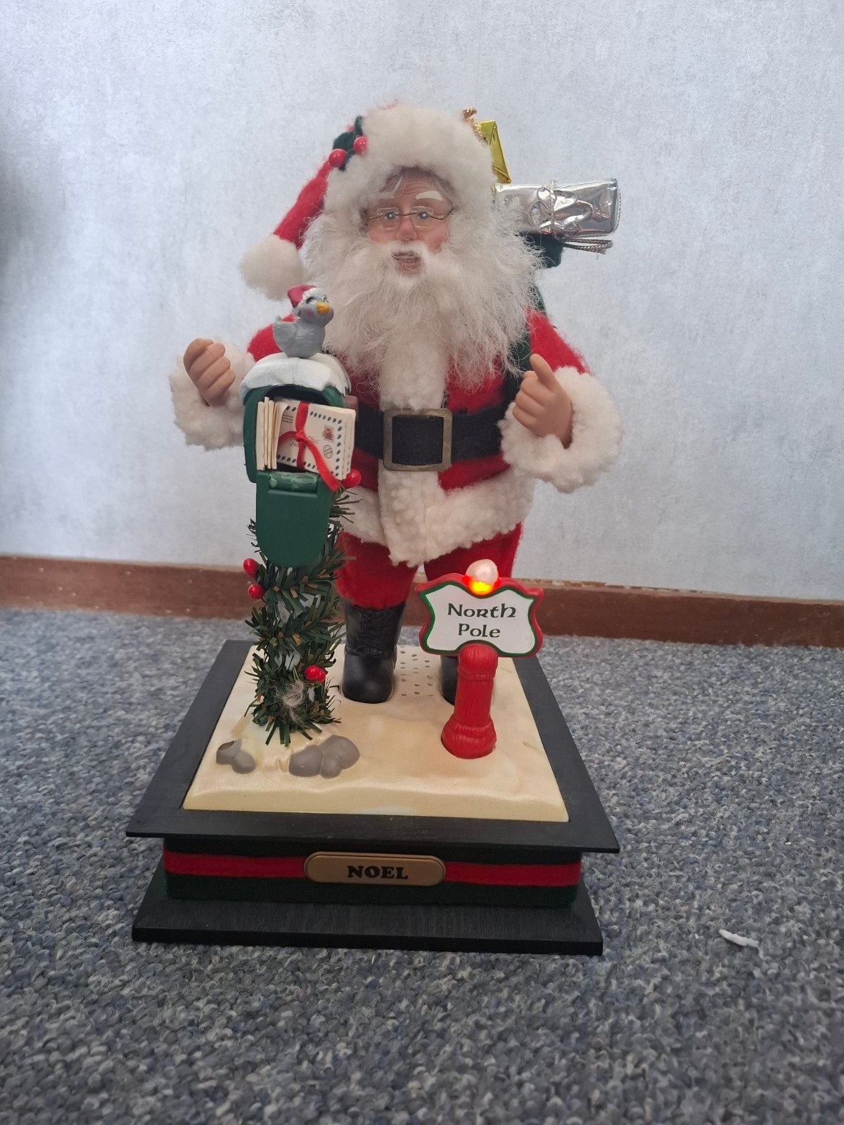 kerstman met verlichting en muziek holiday scene, Ophalen of Verzenden, Zo goed als nieuw