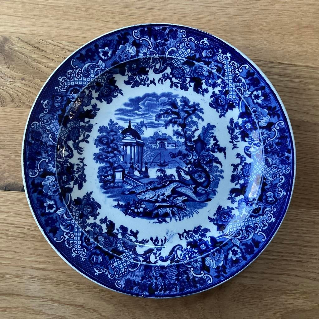 Sierbord Petrus Regout (2 vissen) blauw, 25,5 cm., Ophalen of Verzenden