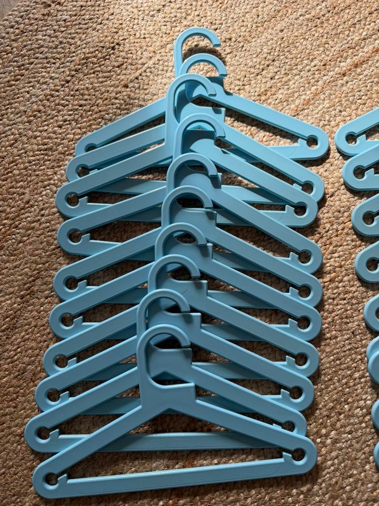 30 kledinghangers Con&Con design by Carlo Bartoli, Kleding | Dames, Ophalen of Verzenden, Zo goed als nieuw, Kunststof, Kinderen
