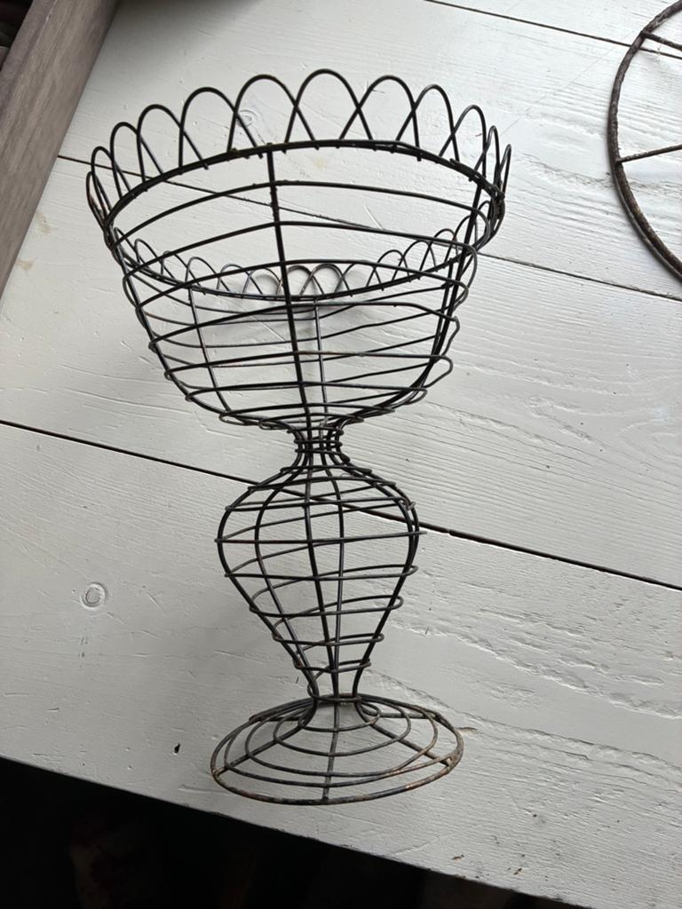 Oud fil de fer mandje, Ophalen of Verzenden