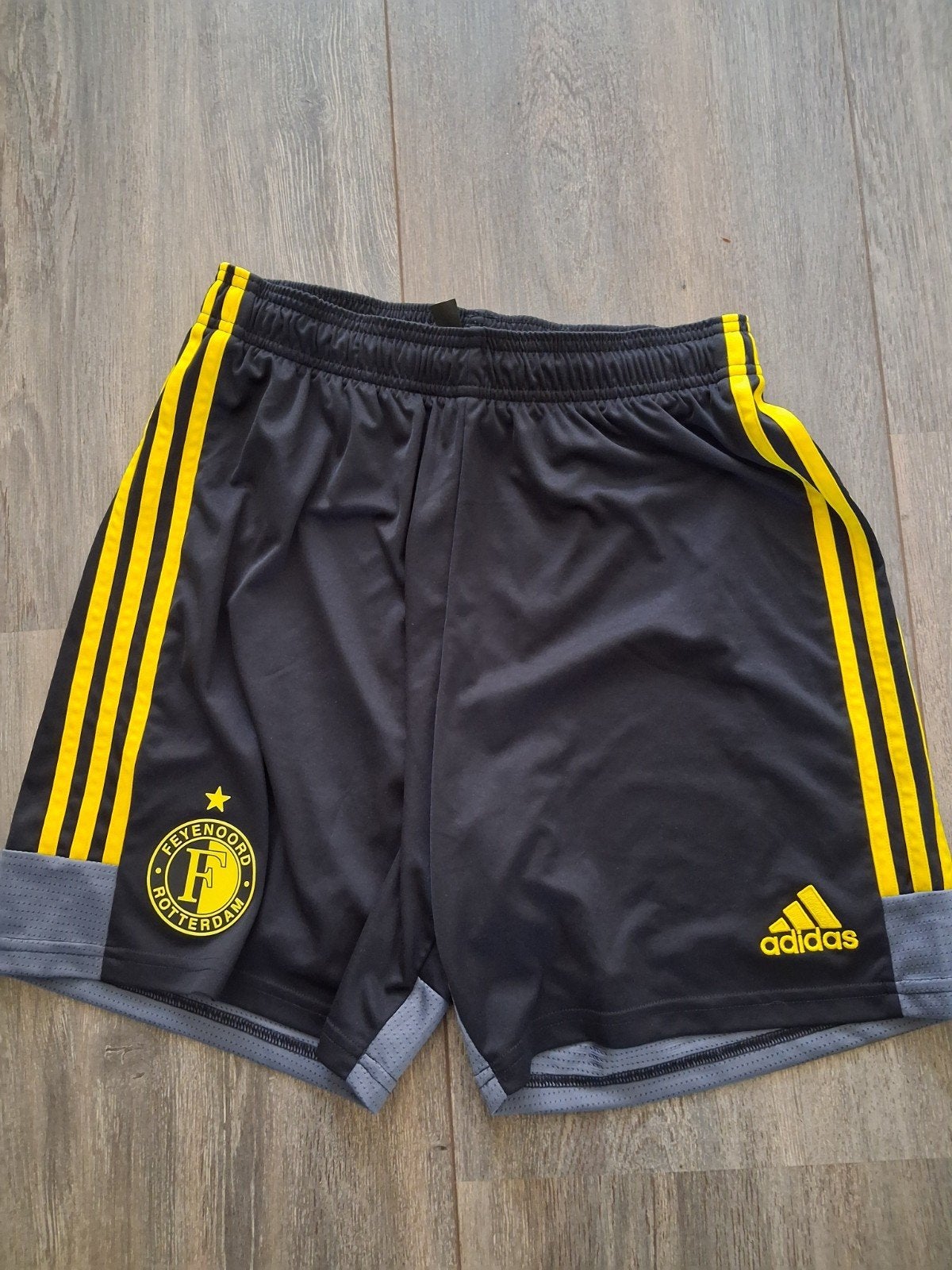 Feyenoord Adidas korte broek maat M, Maat 48/50 (M), Zwart, Ophalen of Verzenden, Adidas