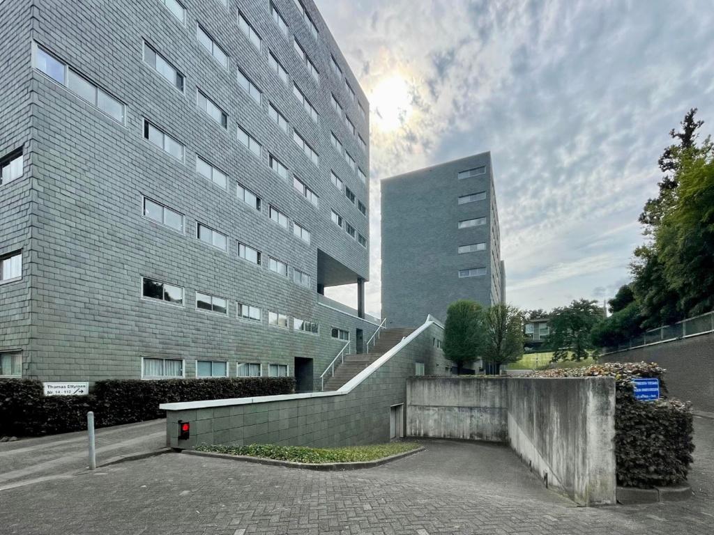 Parkeerplaats te huur Arnhem-Noord  G.A. van Nispenstraat, Huizen en Kamers, Garages en Parkeerplaatsen, Gelderland