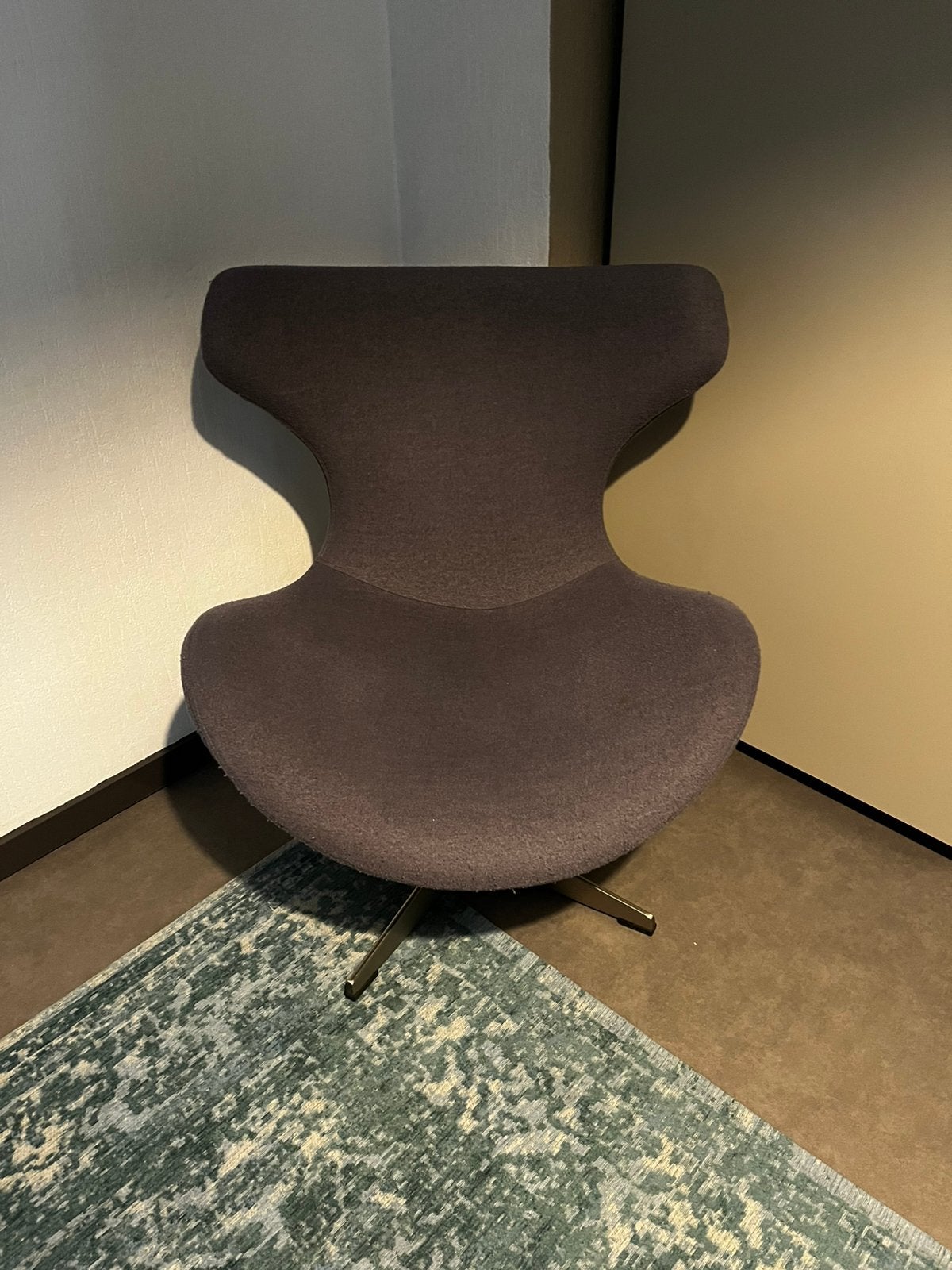 Draai stoel fauteuil antraciet van metk Woood, Huis en Inrichting, Fauteuils, Minder dan 75 cm, Ophalen of Verzenden, Zo goed als nieuw