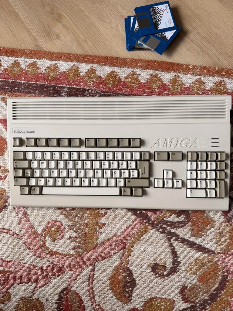 Amiga 1200 ongeopend, Computers en Software, Vintage Computers, Ophalen