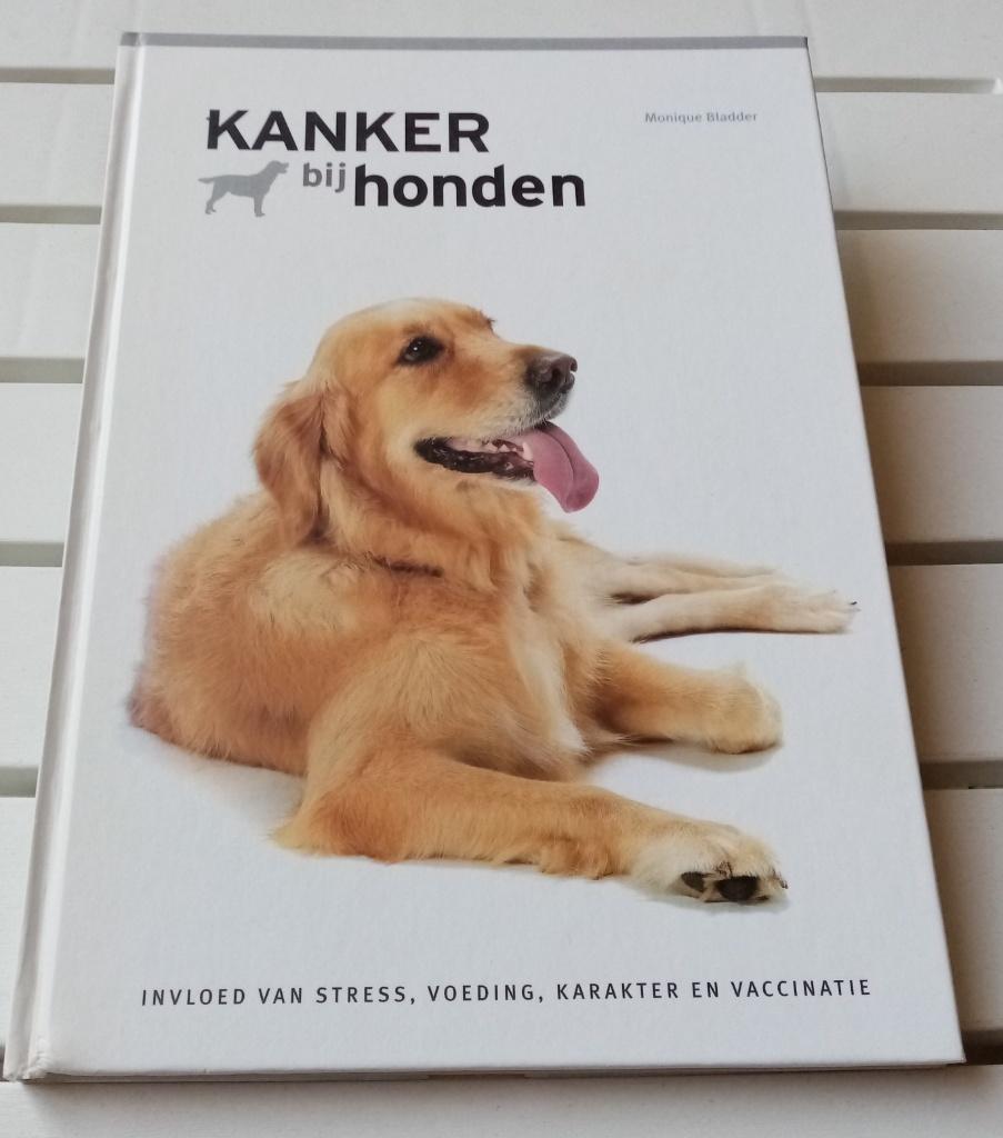 KANKER BIJ HONDEN. Invloed van stress, voeding, vaccinaties, Boeken, Gelezen, Honden, Monique Bladder, Ophalen of Verzenden