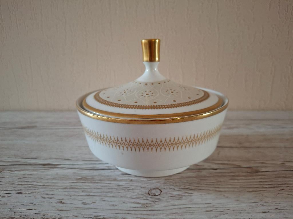 Mooie oude porseleinen bonbonniëre, wit met goud, Ophalen of Verzenden, Zo goed als nieuw, Porselein
