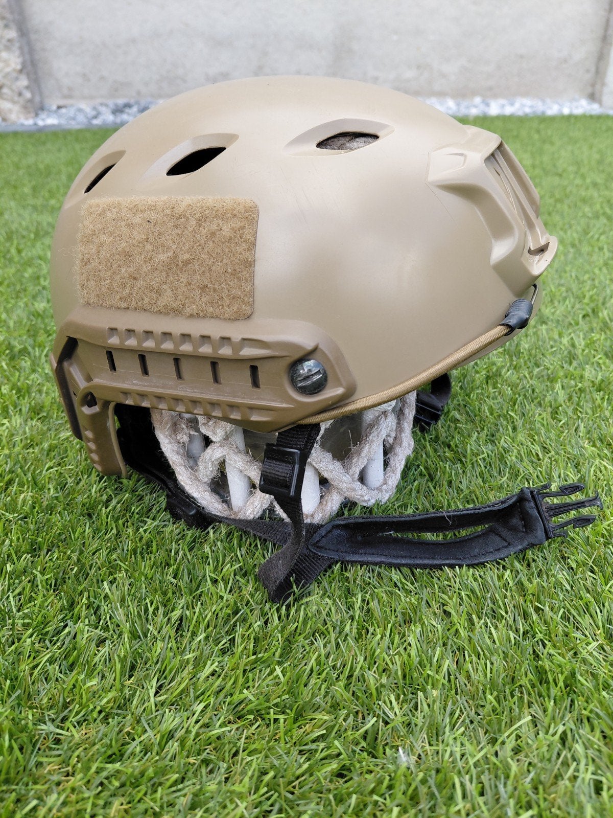 Ops-Core FAST Base Jump Helm, Verzamelen, Ophalen of Verzenden, Landmacht, Helm of Baret
