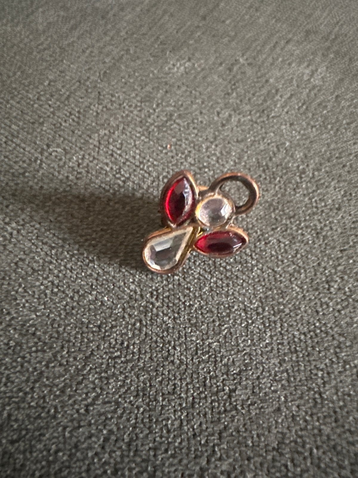 Vintage Broche met Rode en Transparante Stenen, Met kristal, Overige materialen, Gebruikt, Minder dan 4 cm