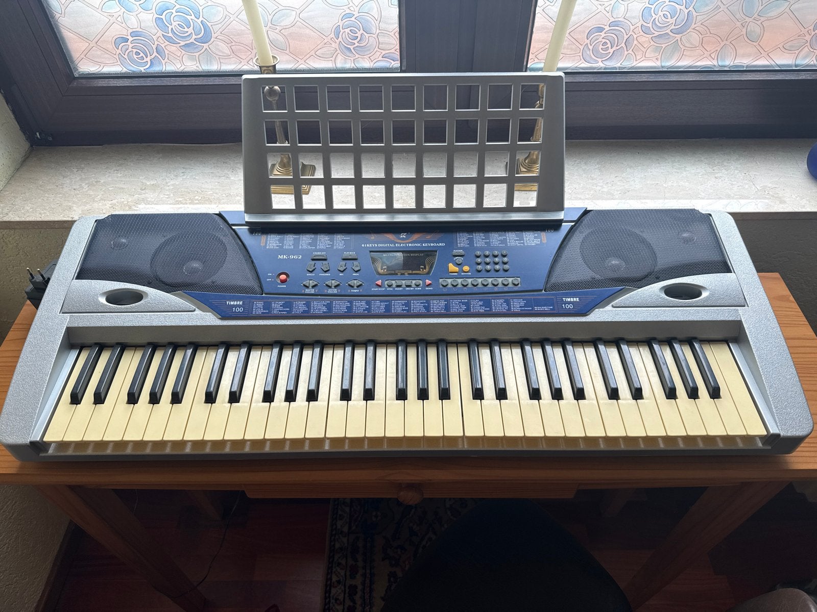 Keyboard met 61 toetsen en standaard, Overige merken, Ophalen of Verzenden, Met standaard, 61 toetsen