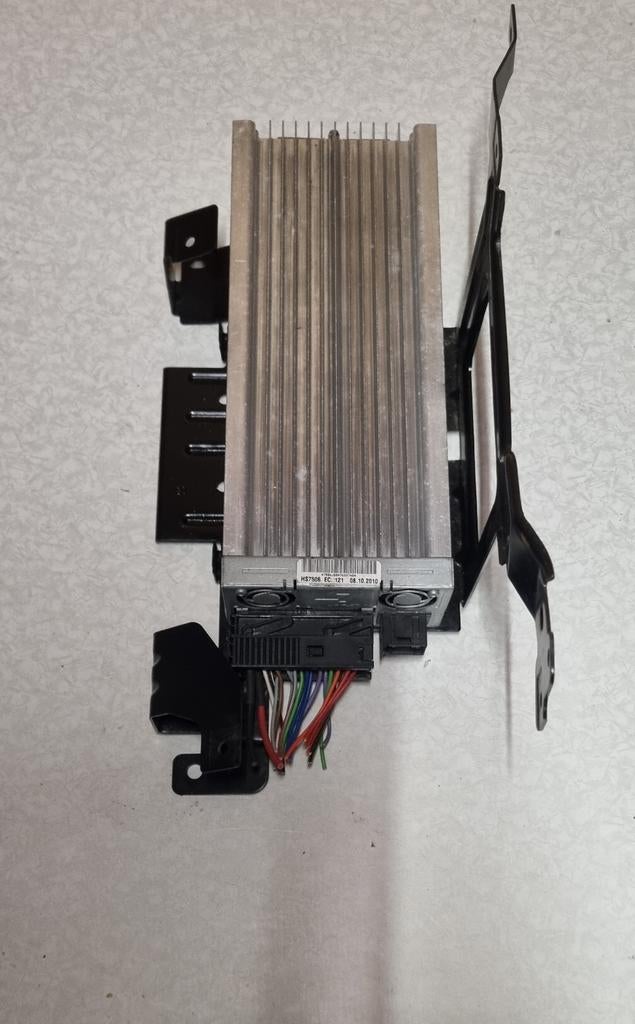 HARMAN-KARDON VERSTERKER BMW  E88  E82 E90 E91 E92 E93 E60, Ophalen of Verzenden, Gebruikt